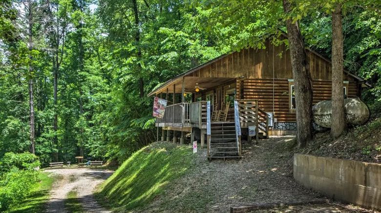 <b>Nantahala Cabins Room</b>. Images powered by <a href="https://www.leonardoworldwide.com/" title="Leonardo Worldwide" target="_blank">Leonardo</a>.