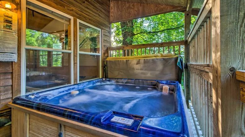 <b>Nantahala Cabins Room</b>. Images powered by <a href="https://www.leonardoworldwide.com/" title="Leonardo Worldwide" target="_blank">Leonardo</a>.