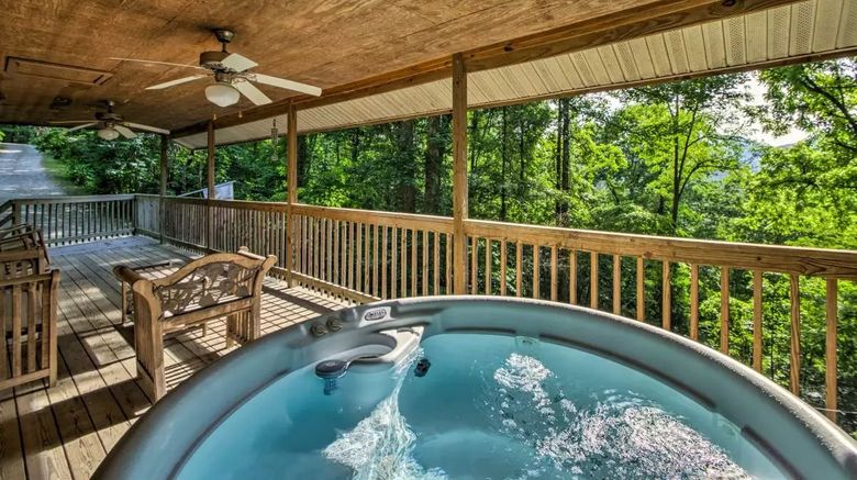 <b>Nantahala Cabins Room</b>. Images powered by <a href="https://www.leonardoworldwide.com/" title="Leonardo Worldwide" target="_blank">Leonardo</a>.
