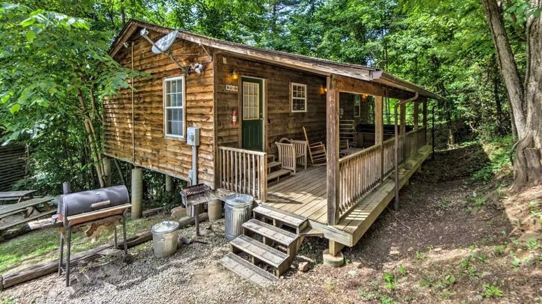 <b>Nantahala Cabins Room</b>. Images powered by <a href="https://www.leonardoworldwide.com/" title="Leonardo Worldwide" target="_blank">Leonardo</a>.