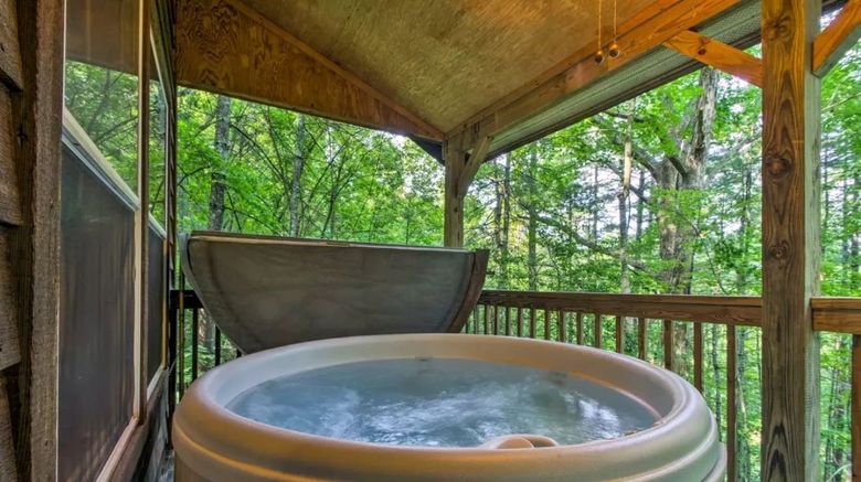 <b>Nantahala Cabins Room</b>. Images powered by <a href="https://www.leonardoworldwide.com/" title="Leonardo Worldwide" target="_blank">Leonardo</a>.