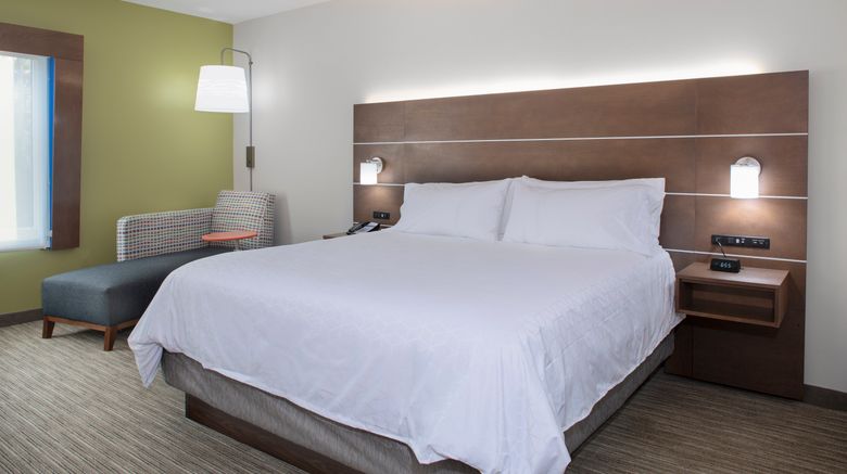 <b>Holiday Inn Express & Suites King George Room</b>. Images powered by <a href="https://www.leonardoworldwide.com/" title="Leonardo Worldwide" target="_blank">Leonardo</a>.