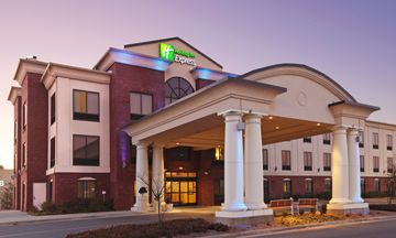 Holiday Inn Express & Suites Pine Bluff