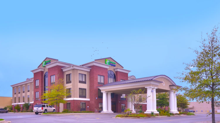 Holiday Inn Express & Suites Pine Bluff Exterior