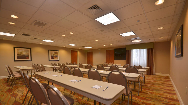 Holiday Inn Express & Suites Pine Bluff Meeting