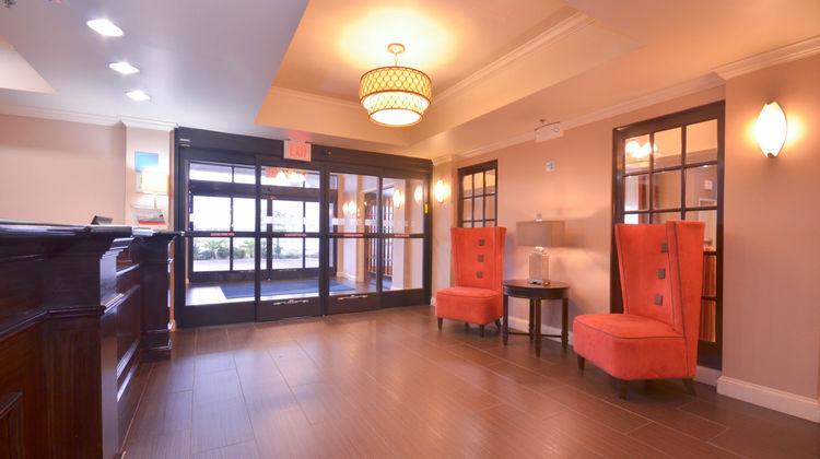 Holiday Inn Express & Suites Pine Bluff Lobby