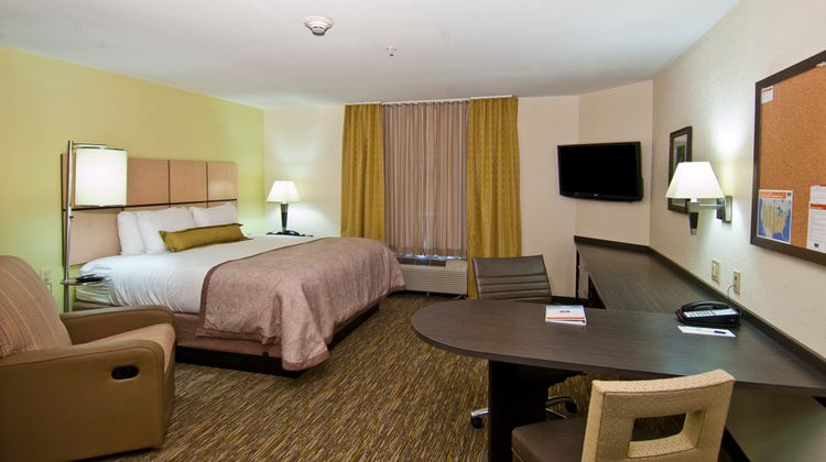 Candlewood Suites Tupelo North Suite