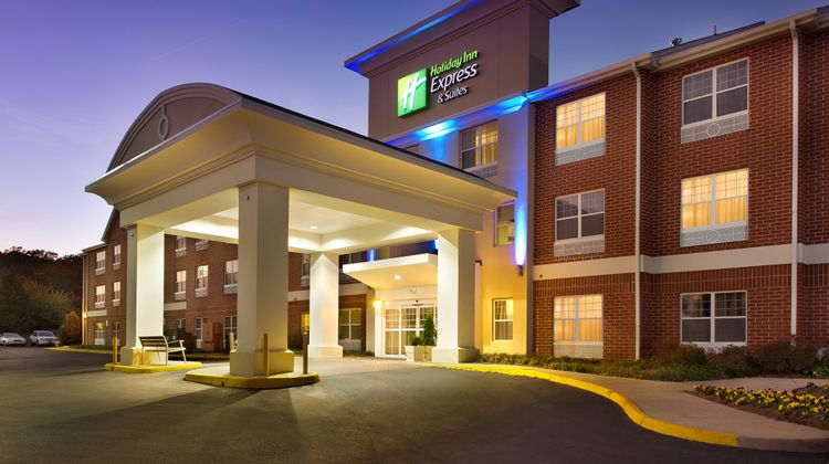 Holiday Inn Express & Suites Exterior