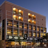 Adelaide Riviera Hotel