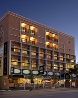 Adelaide Riviera Hotel