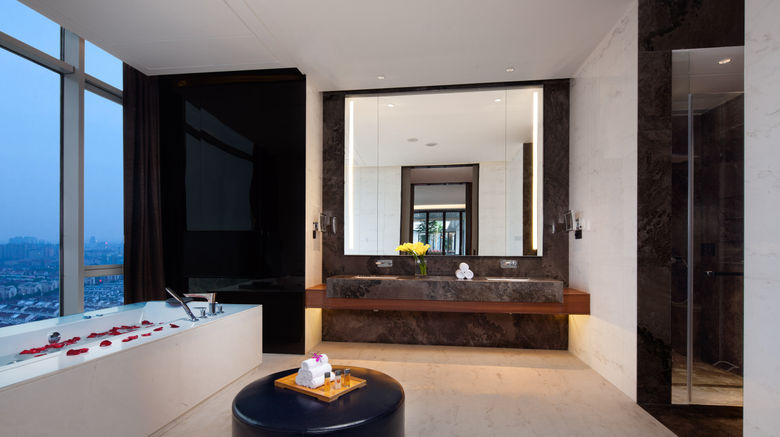 <b>Crowne Plaza Kunshan Suite</b>. Images powered by <a href="https://www.leonardoworldwide.com/" title="Leonardo Worldwide" target="_blank">Leonardo</a>.