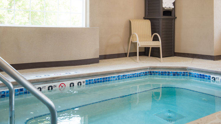 Holiday Inn Express Le Claire Riverfront Pool