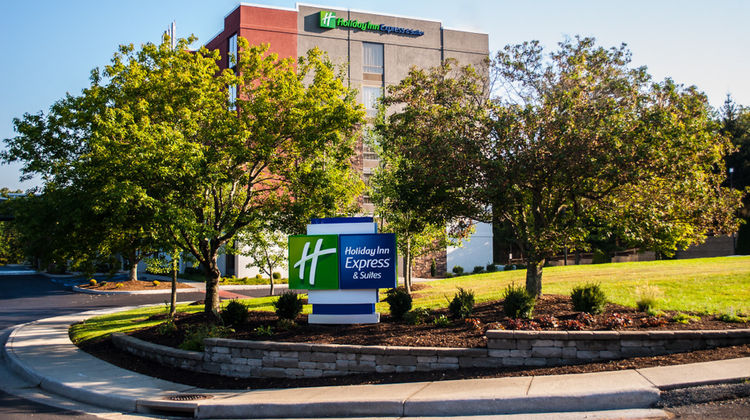 Holiday Inn Express Blacksburg Exterior