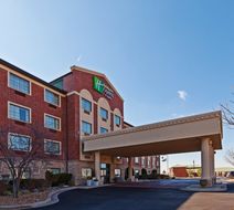 Holiday Inn Express Hotel & Suites Exterior