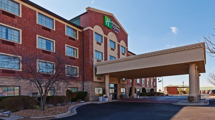 Holiday Inn Express Hotel & Suites Exterior