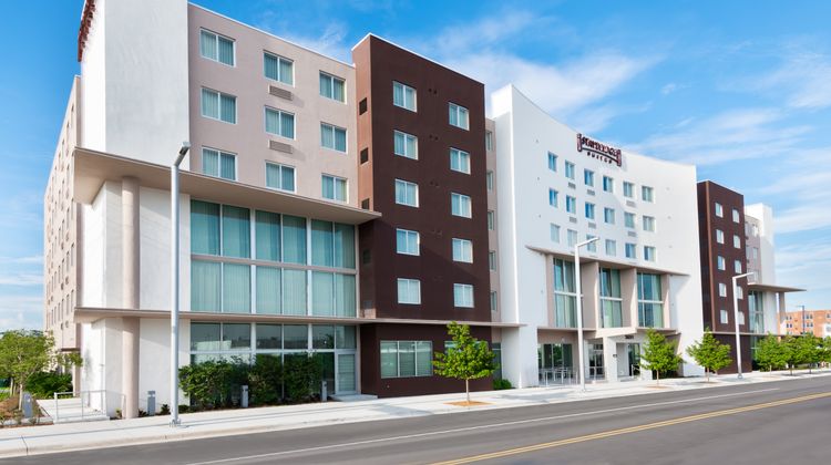 Staybridge Suites Intl Airport Exterior