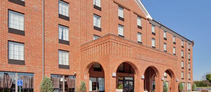 Holiday Inn Express Exterior
