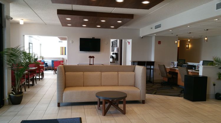 Holiday Inn Express Lobby