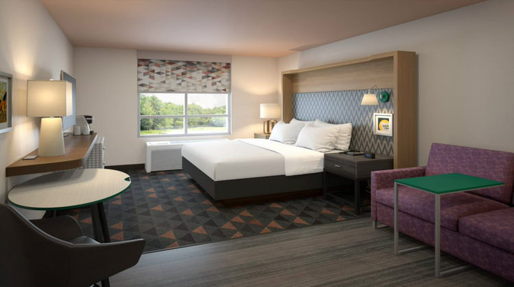 Holiday Inn & Suites Fort Bragg Area Room