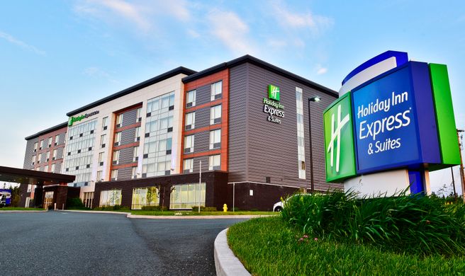 Holiday Inn Express/Suites St Johns Arpt Exterior