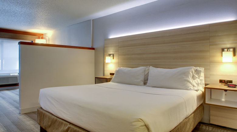 <b>Holiday Inn Express Brown Deer/Mequon Room</b>. Images powered by <a href="https://www.leonardoworldwide.com/" title="Leonardo Worldwide" target="_blank">Leonardo</a>.