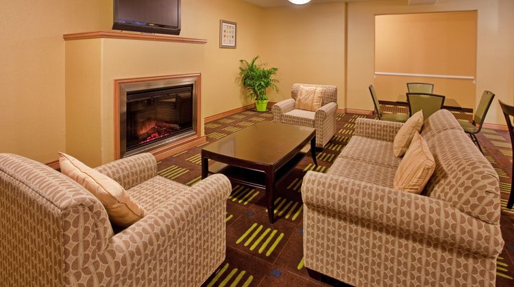 Holiday Inn Express & Suites Kansas City Restaurant