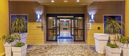 Holiday Inn Express Hotel and Suites Exterior