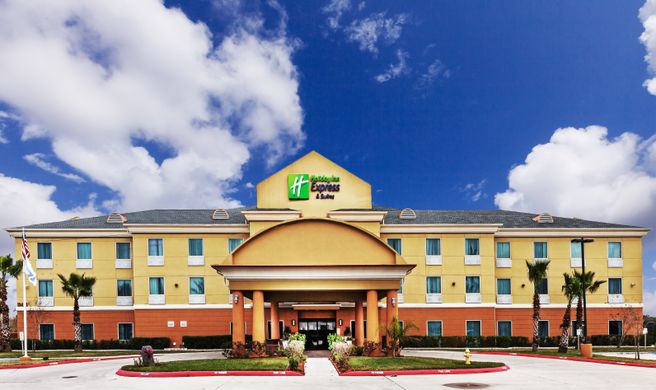 Holiday Inn Express Hotel and Suites Exterior