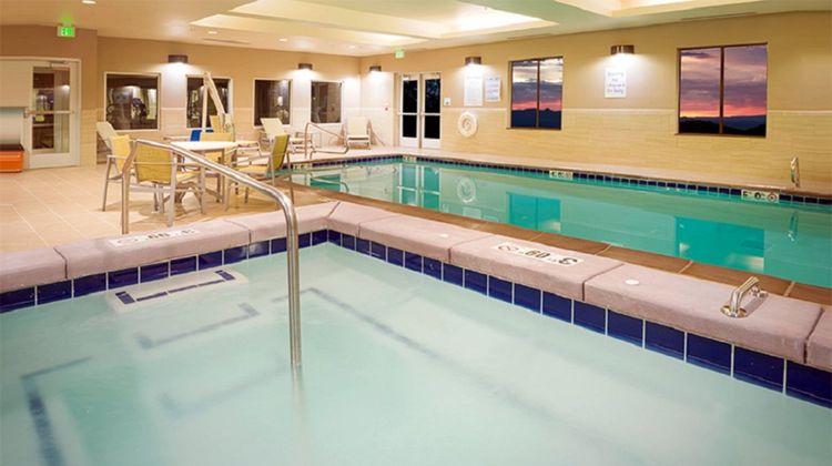 Holiday Inn Express & Stes Murray Pool