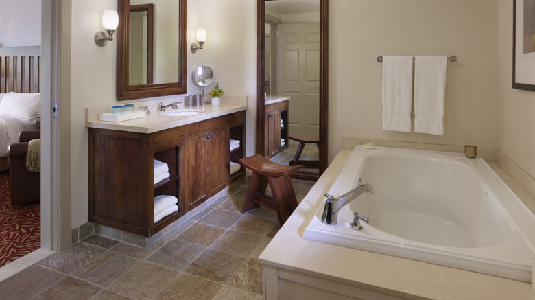 <b>Harvest Inn Napa Valley Room</b>. Images powered by <a href="https://www.leonardoworldwide.com/" title="Leonardo Worldwide" target="_blank">Leonardo</a>.
