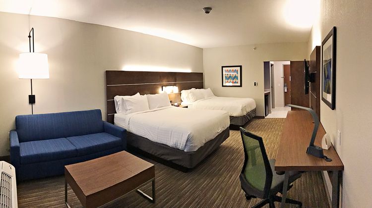 Holiday Inn Express & Suites Sterling Suite