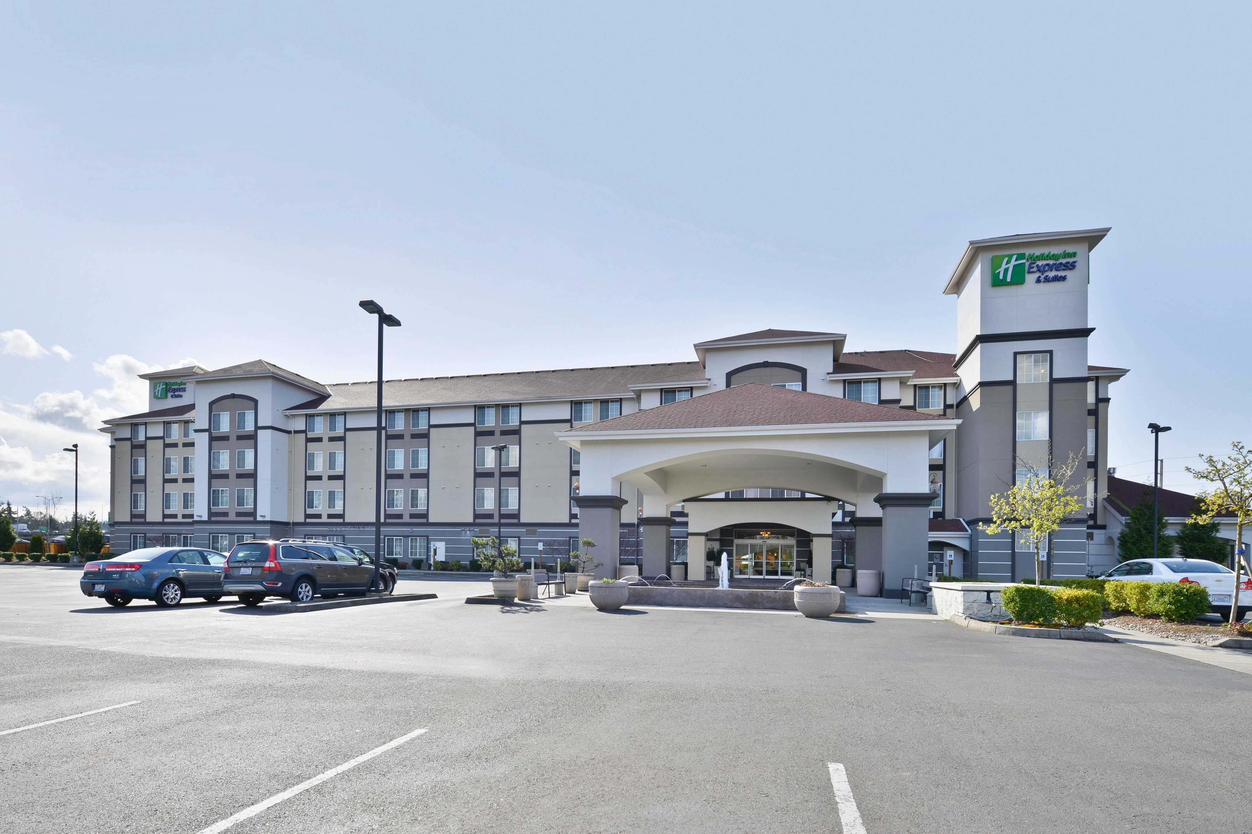 Holiday Inn Express & Sts Tacoma South- Tourist Class
