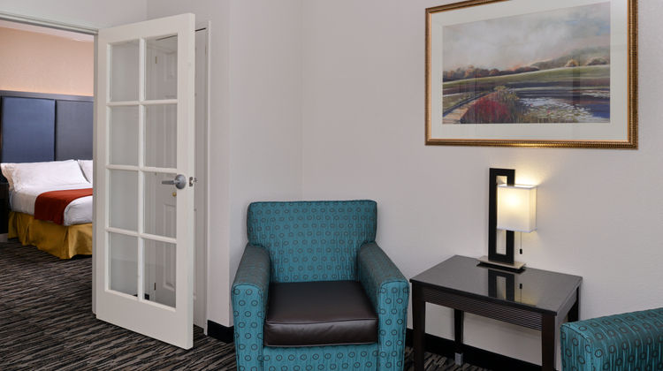 Holiday Inn Express & Sts Tacoma South Suite