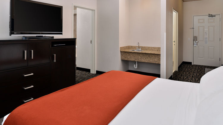 Holiday Inn Express & Sts Tacoma South Suite