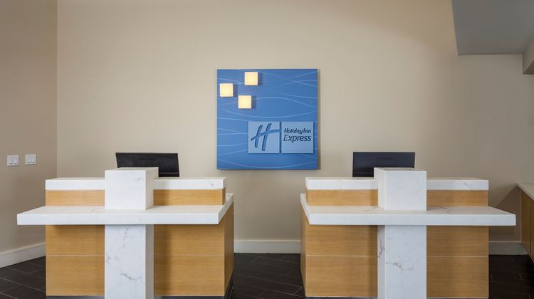 Holiday Inn Express Lobby