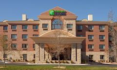 Holiday Inn Express Hotel & Suites
