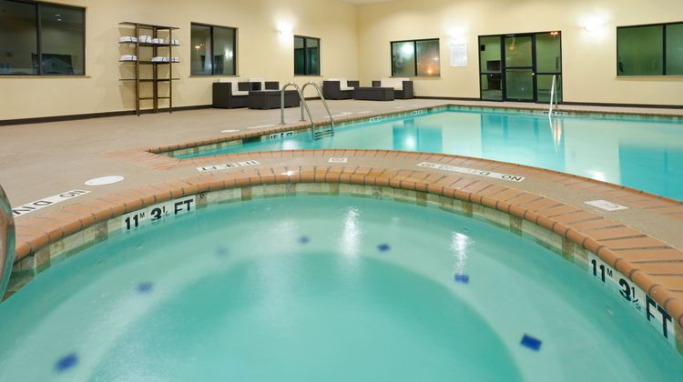 Holiday Inn Express Hotel & Suites Pool