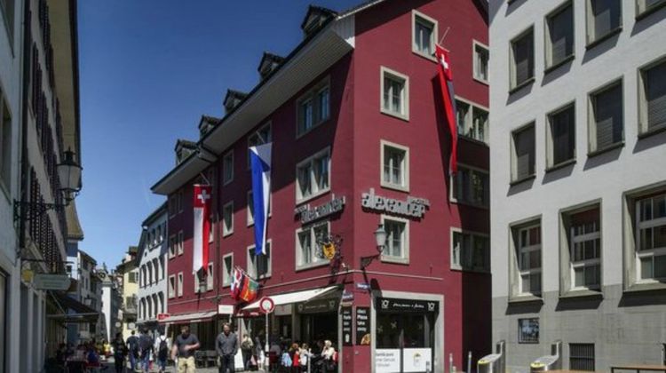 Alexander Guesthouse Exterior