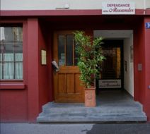 Alexander Guesthouse Exterior
