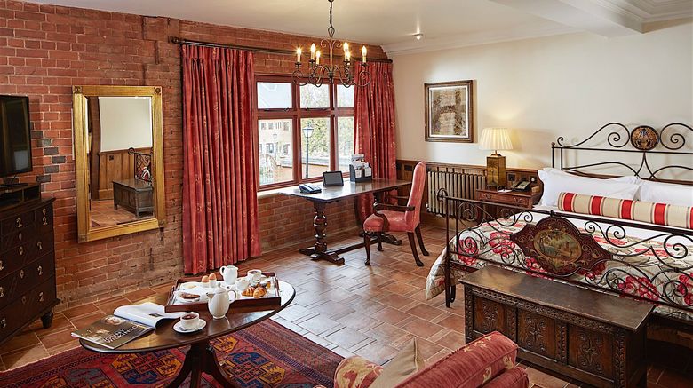 <b>Pennyhill Park Hotel & Spa Room</b>. Images powered by <a href="https://www.leonardoworldwide.com/" title="Leonardo Worldwide" target="_blank">Leonardo</a>.