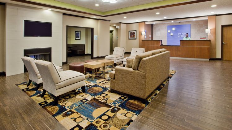 Holiday Inn Express & Stes Buford NE Lobby