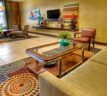 Holiday Inn Express & Stes Pittsburgh SW Lobby