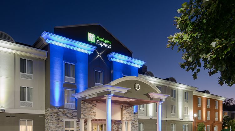 Holiday Inn Express & Suites Mt Laurel Exterior