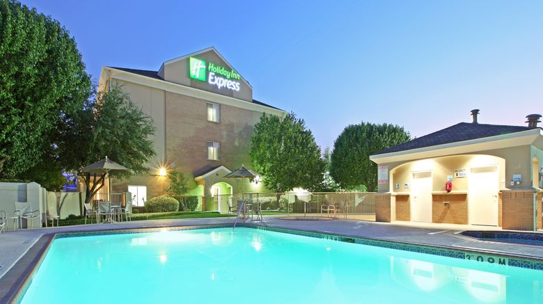 <b>Holiday Inn Express Pool</b>. Images powered by <a href="https://www.leonardoworldwide.com/" title="Leonardo Worldwide" target="_blank">Leonardo</a>.