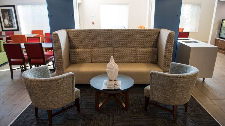 Holiday Inn Express Lobby