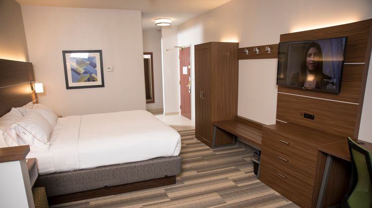 Holiday Inn Express Suite