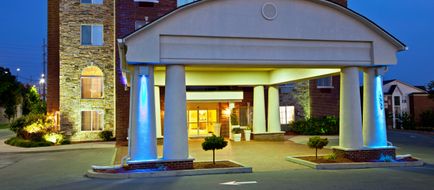 Holiday Inn Express Exterior