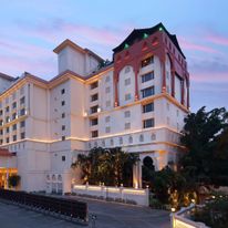 Sheraton Grand Pune Bund Garden Hotel