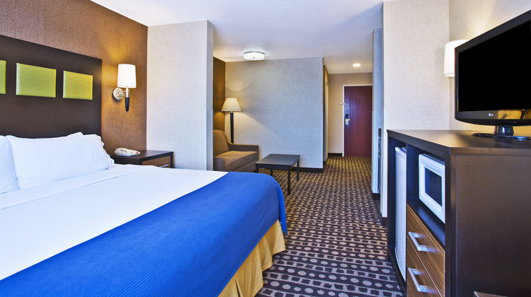 Holiday Inn Express Wabash Suite