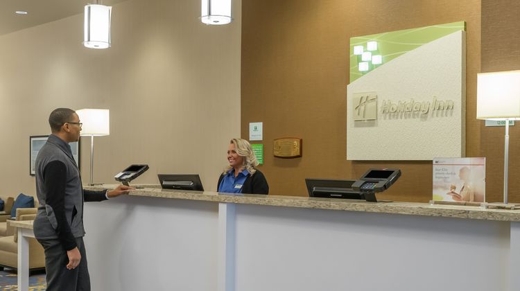 Holiday Inn Terre Haute Lobby